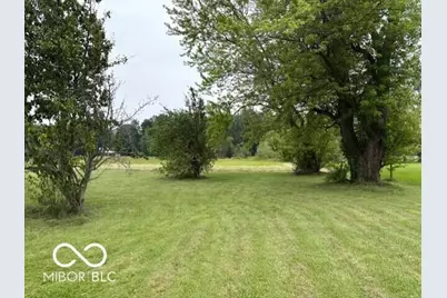 321 E Santee Drive, Greensburg, IN 47240 - Photo 2