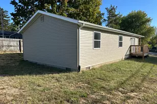 1015 Beech St, Connersville, IN 47331 - Photo 12