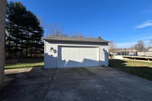 24149 Schlemmer Ct, Lawrenceburg, IN 47025 - Photo 2