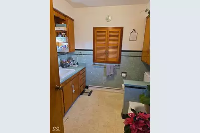 122 W 5th St, Rushville, IN 46173 - Photo 8