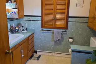 122 W 5th St, Rushville, IN 46173 - Photo 8