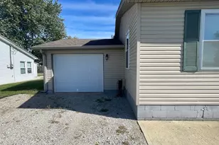 1350 S Ruth St, Rushville, IN 46173 - Photo 4