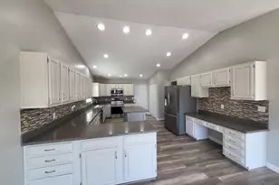 1331 Heidi Haven Dr, Lawrenceburg, IN 47025 - Photo 4