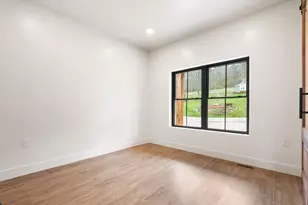 18458 Sycamore Woods Dr, Lawrenceburg, IN 47025 - Photo 8