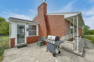 430 Sunnyslope Dr, Lawrenceburg, IN 47025 - Photo 4
