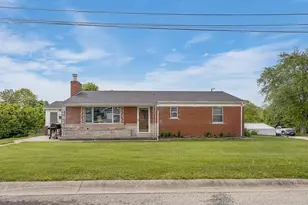 430 Sunnyslope Dr, Lawrenceburg, IN 47025 - Photo 1