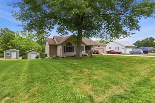 108 Farrar Dr, Aurora, IN 47001 - Photo 4