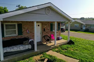 821 W 6th St, Connersville, IN 47331 - Photo 2