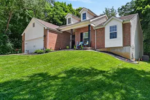1607 Brookridge Cir Dr, Lawrenceburg, IN 47025 - Photo 4