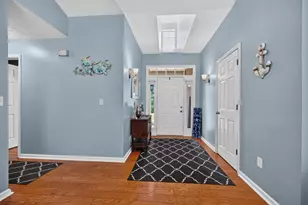 1607 Brookridge Cir Dr, Lawrenceburg, IN 47025 - Photo 6