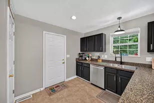 1607 Brookridge Cir Dr, Lawrenceburg, IN 47025 - Photo 14