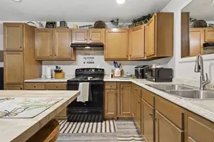 202 W 22nd St, Connersville, IN 47331 - Photo 14