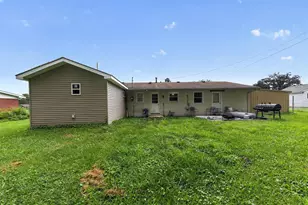 526 Clearview Ln, Versailles, IN 47042 - Photo 2