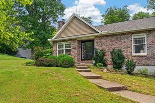 1807 Fieldcrest Dr, Lawrenceburg, IN 47025 - Photo 2