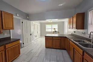 217 Conwell St, Aurora, IN 47001 - Photo 4