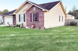 3640 W Starlight Dr, Connersville, IN 47331 - Photo 2