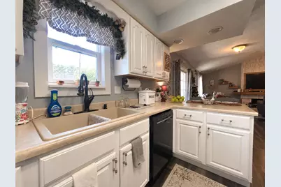 3640 W Starlight Drive, Connersville, IN 47331 - Photo 8