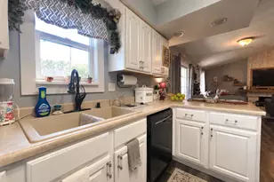 3640 W Starlight Dr, Connersville, IN 47331 - Photo 8