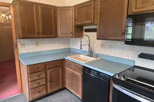 1523 W Memorial Dr, Connersville, IN 47331 - Photo 8