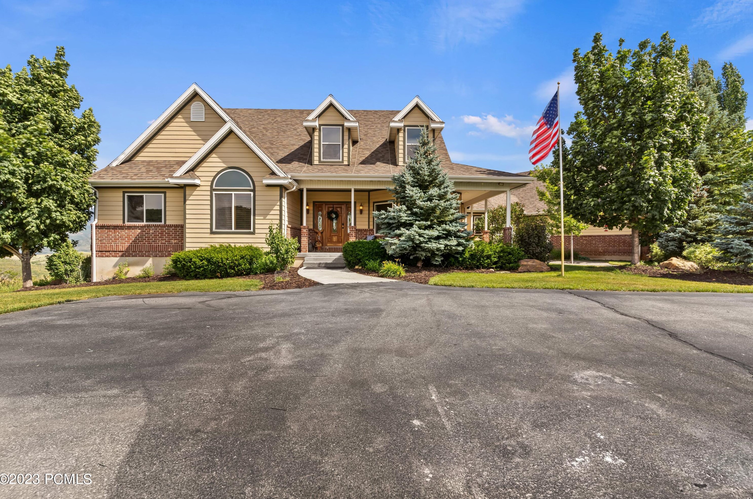 7533 Trappers Loop Rd, Littleton, UT 84050-9359