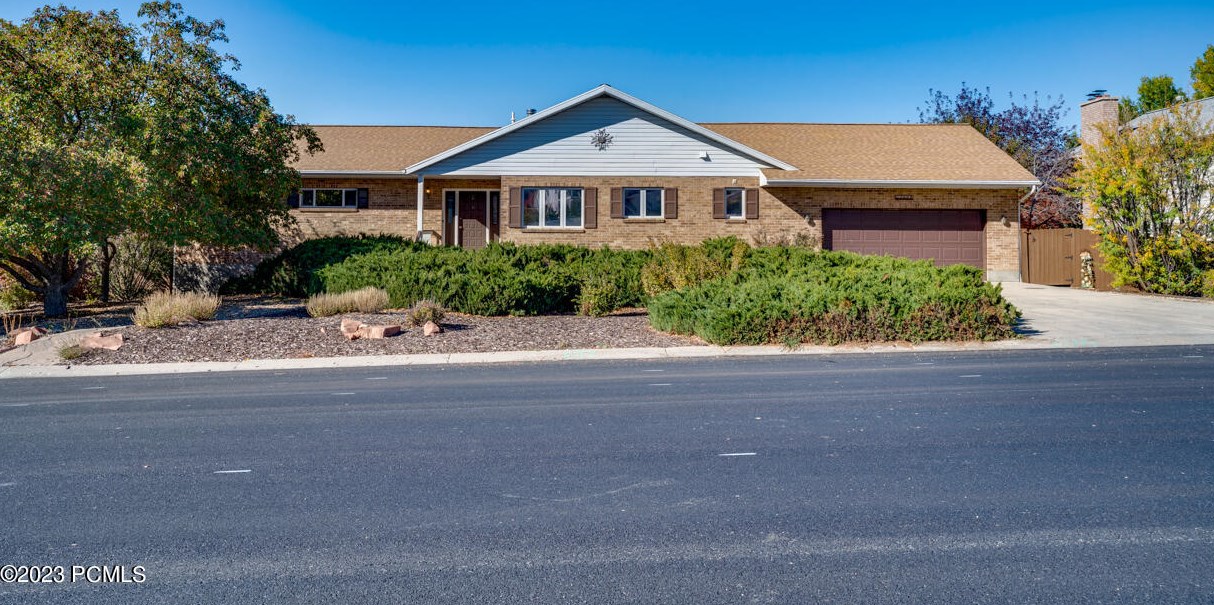 1009 Valley Hills Blvd, Heber, UT 84032-1103