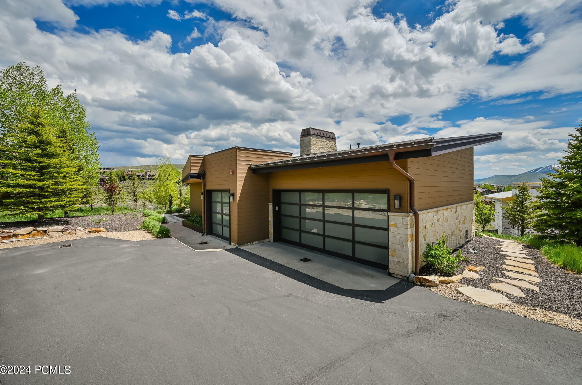 2496 Westview Trl, Park City UT 84098-6287 exterior