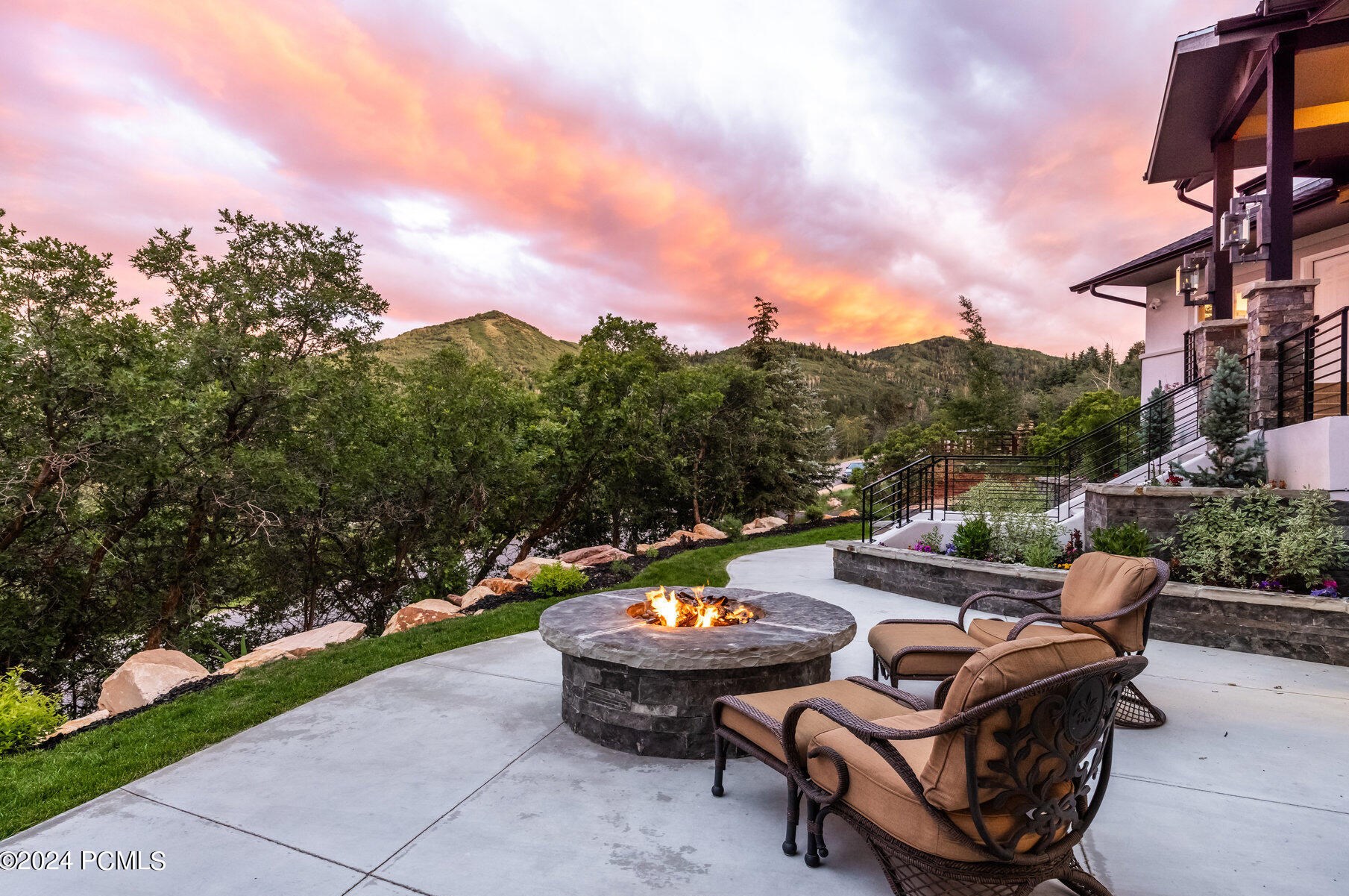 7369 Stagecoach Dr, Park City UT 84098-5332 exterior