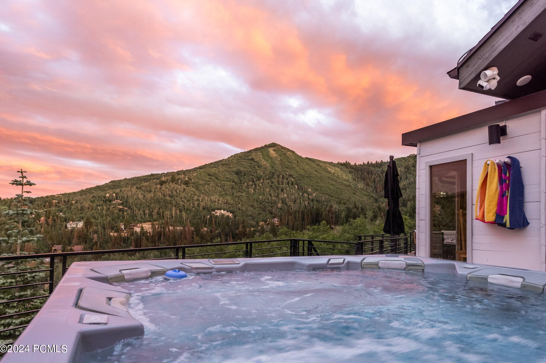 7369 Stagecoach Dr, Park City UT 84098-5332 exterior