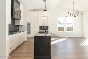 496 E Kayak Dr, Hideout, UT 84036 - Photo 8