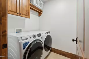 1 Cross Hill Ln, Sandy, UT 84092 - Photo 88