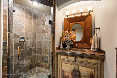 2238 E Cottonwood Cove Lane, Cottonwood Heights, UT 84121 - Photo 62