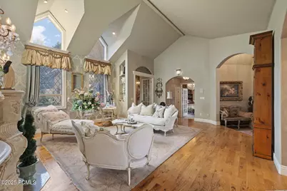 2238 E Cottonwood Cove Lane, Cottonwood Heights, UT 84121 - Photo 12