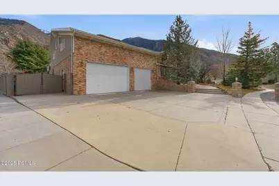 11551 S Woodhampton Drive, Sandy, UT 84092 - Photo 2