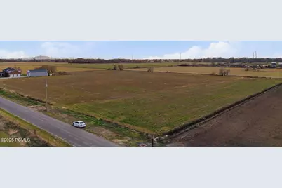 253 N 2800 St Street, Ogden, UT 84404 - Photo 2