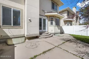 7819 S Spruce Tree Ln, Sandy, UT 84094 - Photo 26