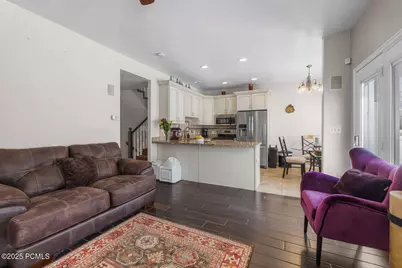 7819 S Spruce Tree Lane, Sandy, UT 84094 - Photo 4