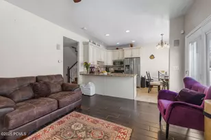 7819 S Spruce Tree Ln, Sandy, UT 84094 - Photo 4