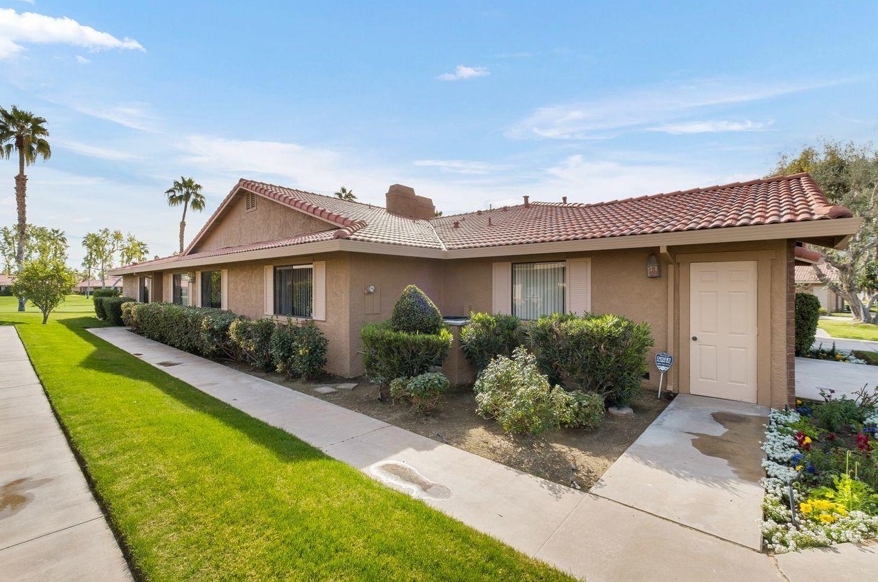 15 Joya Dr, Palm Desert, CA 92260-0328