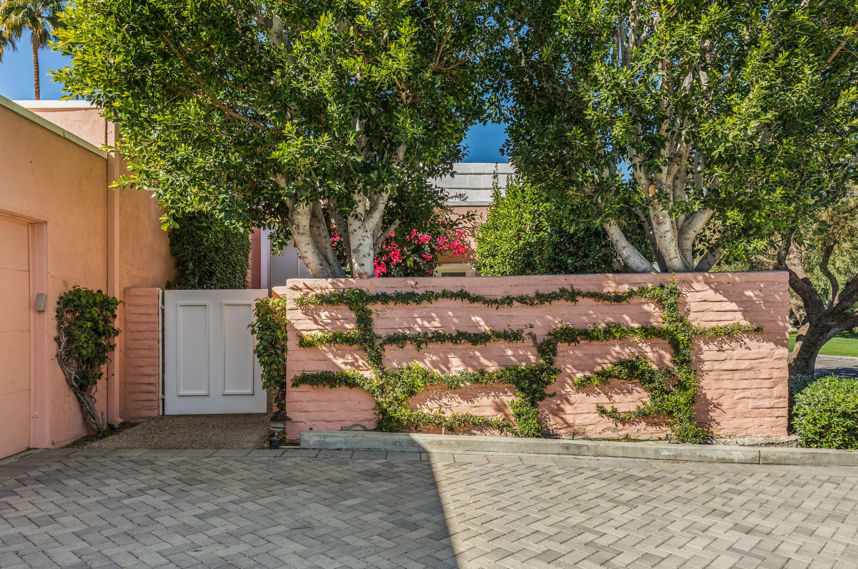 47495 Marrakesh Dr, Palm Desert, CA 92260-5812