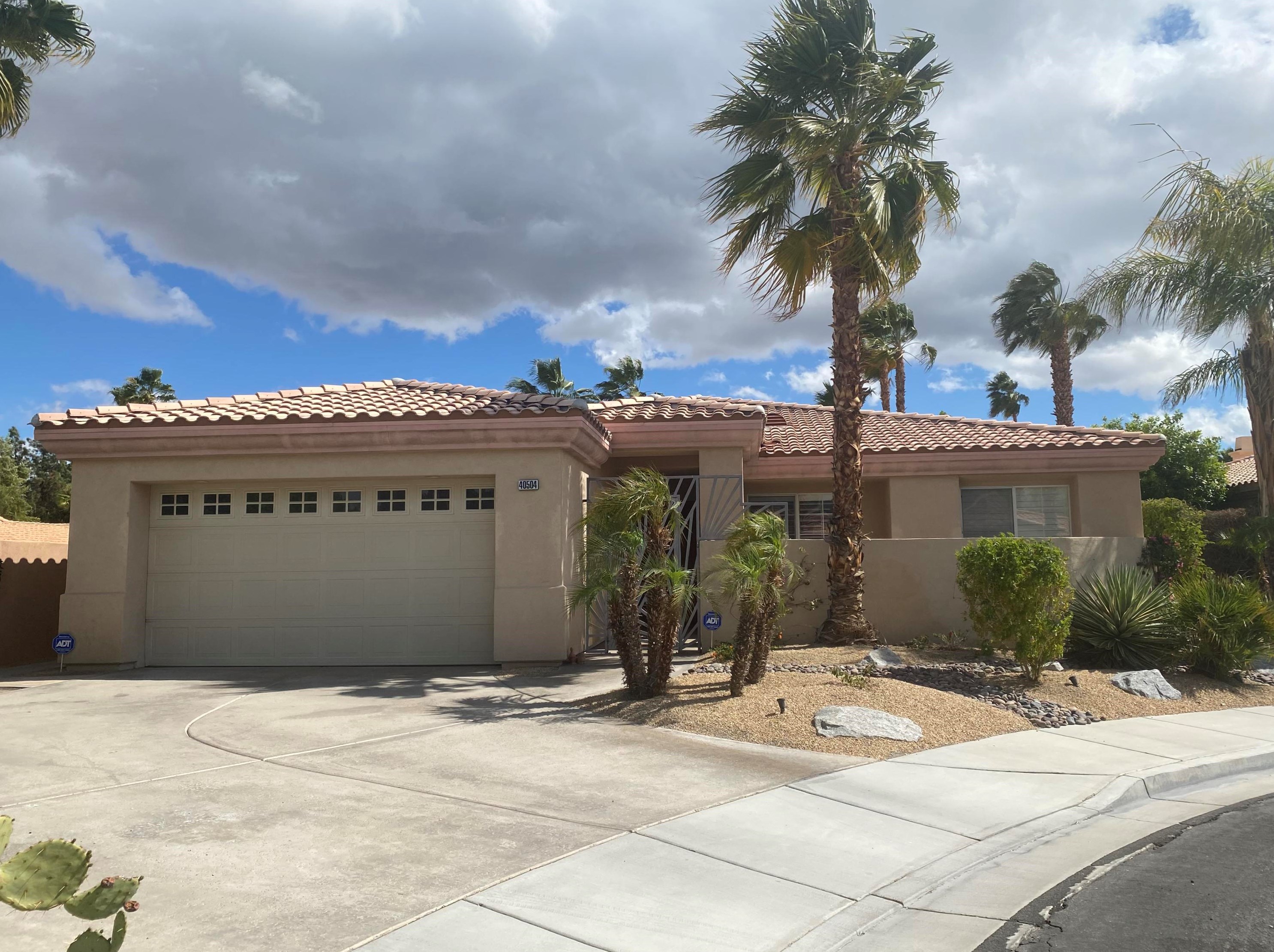 40504 Palm Ct, Palm Desert, CA 92260-2383