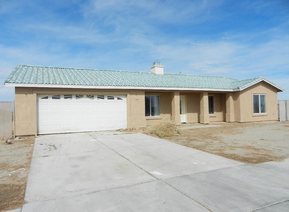 1056 Huron Ave, Thermal, CA 92274-6602