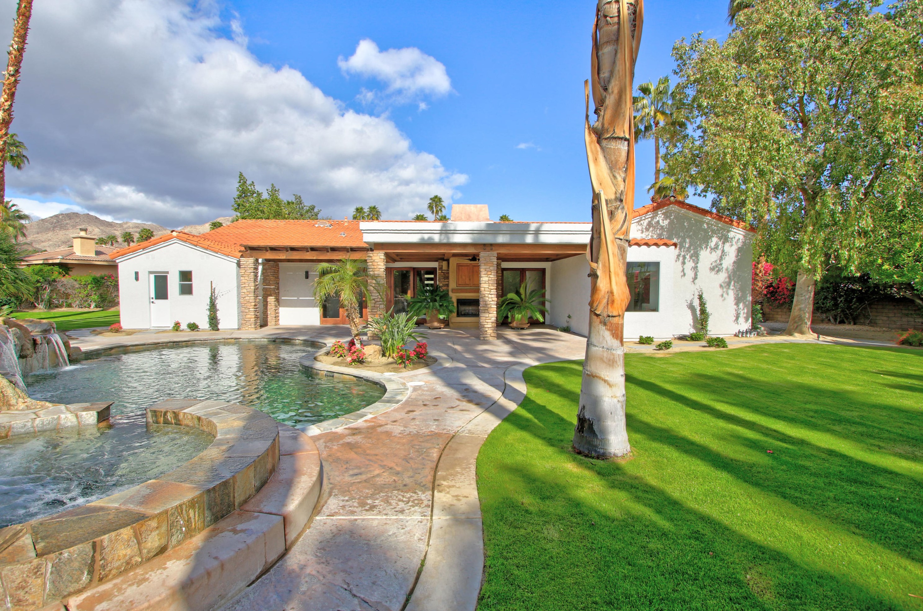 48500 Opal Dr, Palm Desert, CA 92260-6511