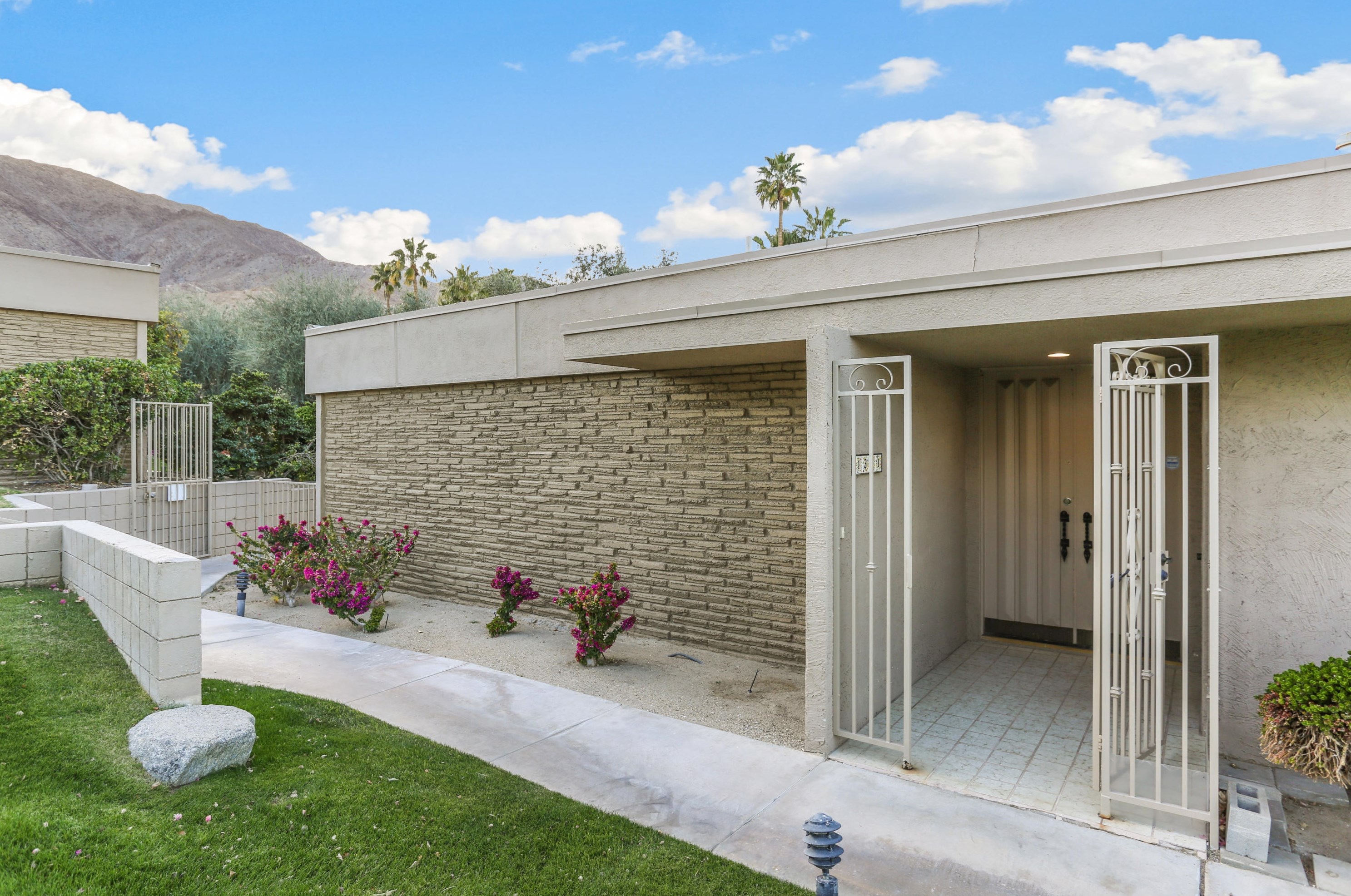 72335 El Paseo, Palm Desert, CA 92260