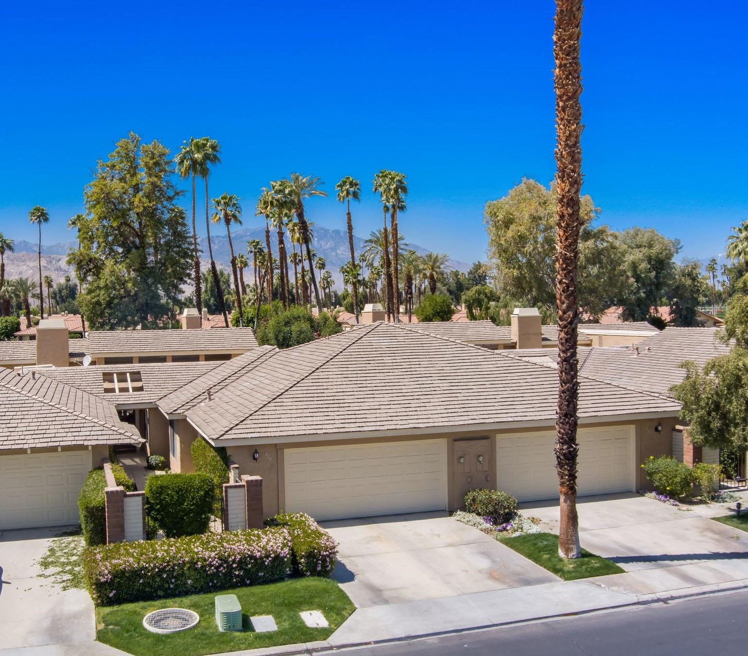 359 Gran Via, Palm Desert, CA 92260-2170
