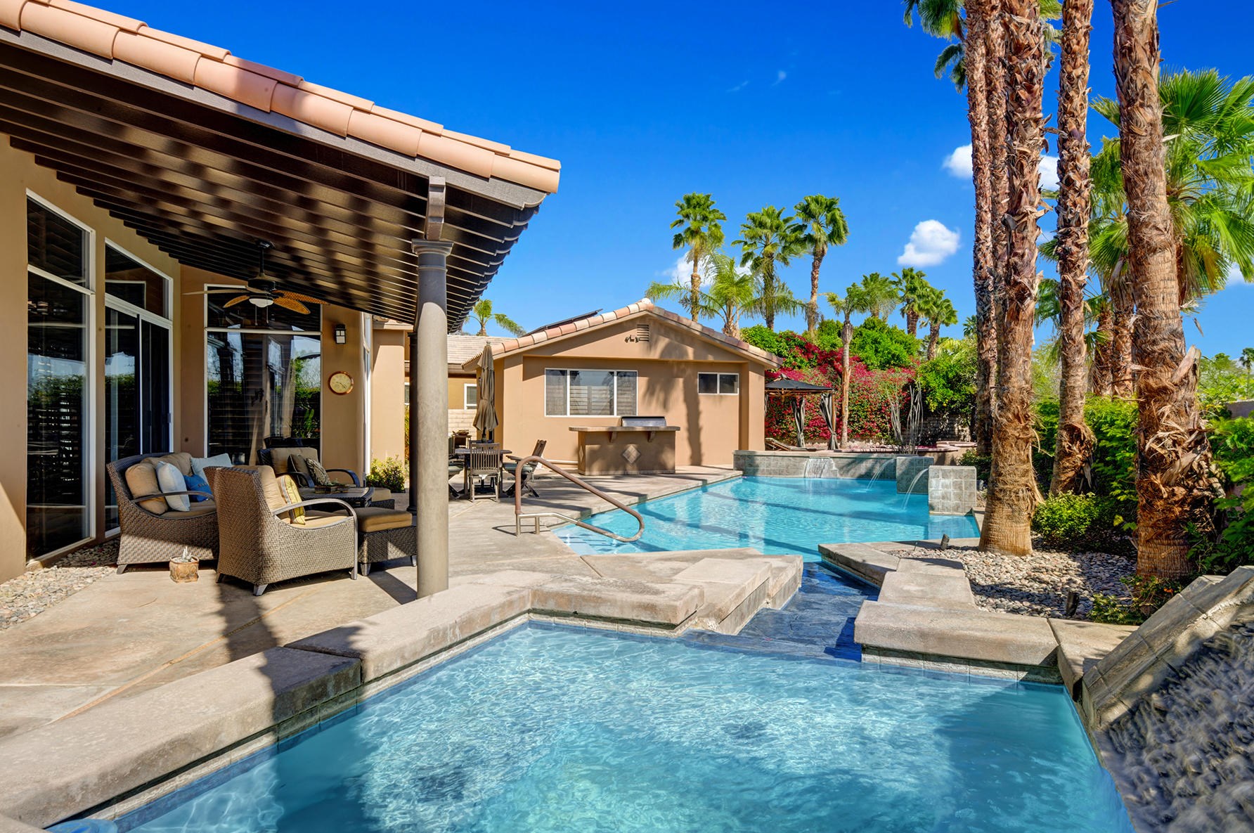 41530 Hogan Dr, Palm Desert, CA 92211-8935