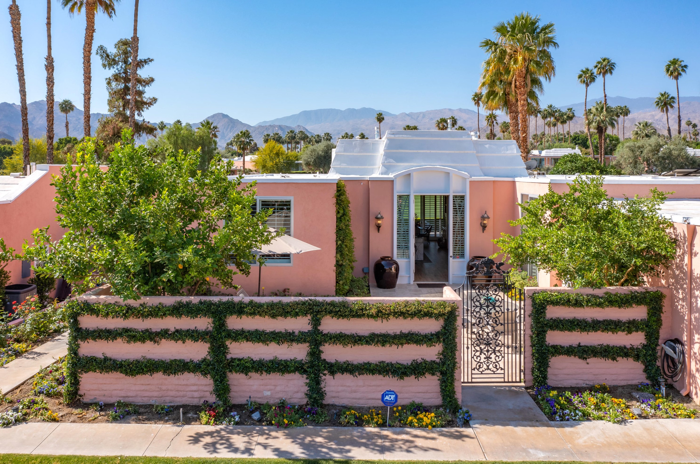 47105 El Menara Cir, Palm Desert, CA 92260-5811