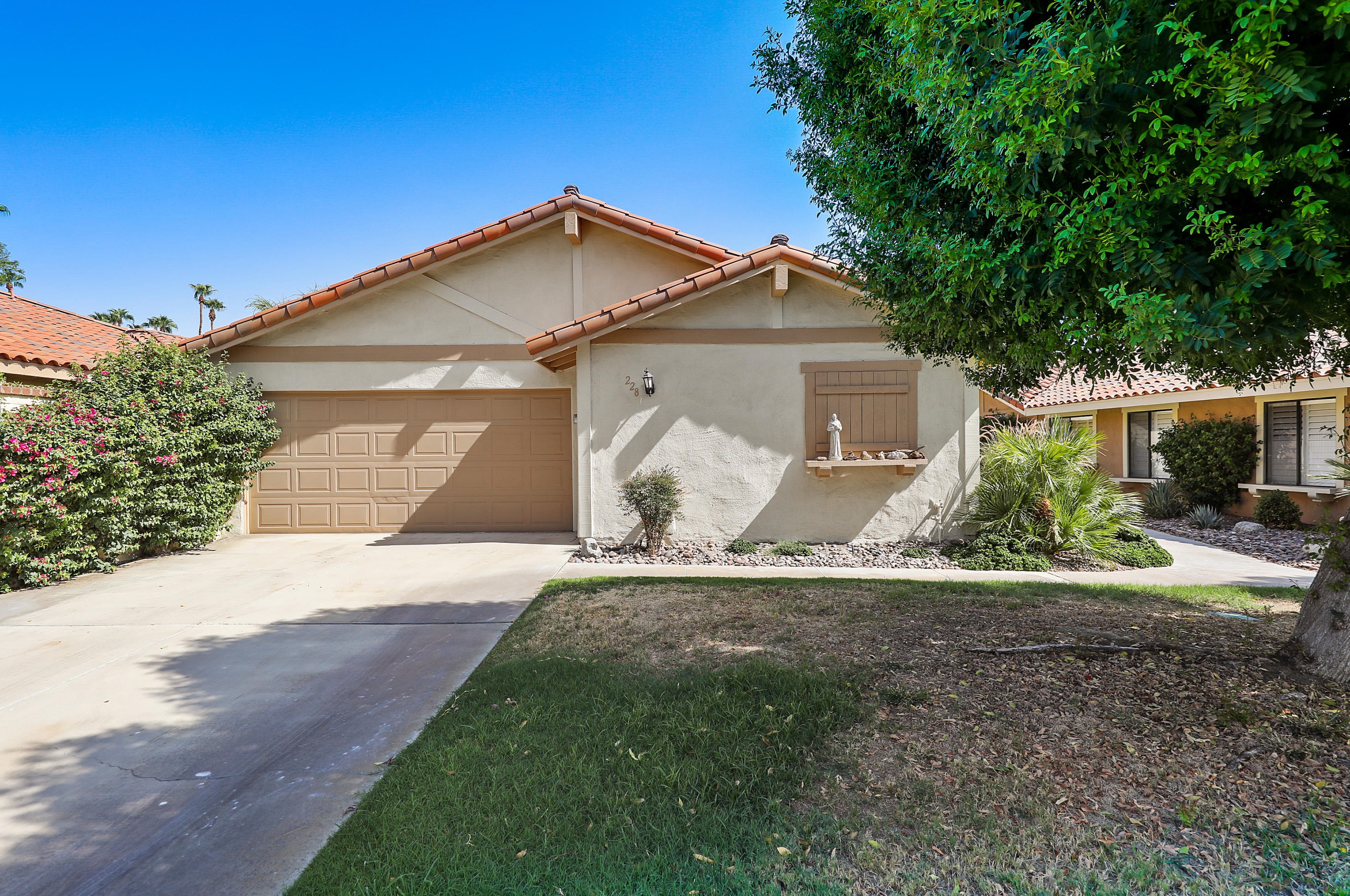 228 Calle Del Verano, Palm Desert, CA 92260-2108