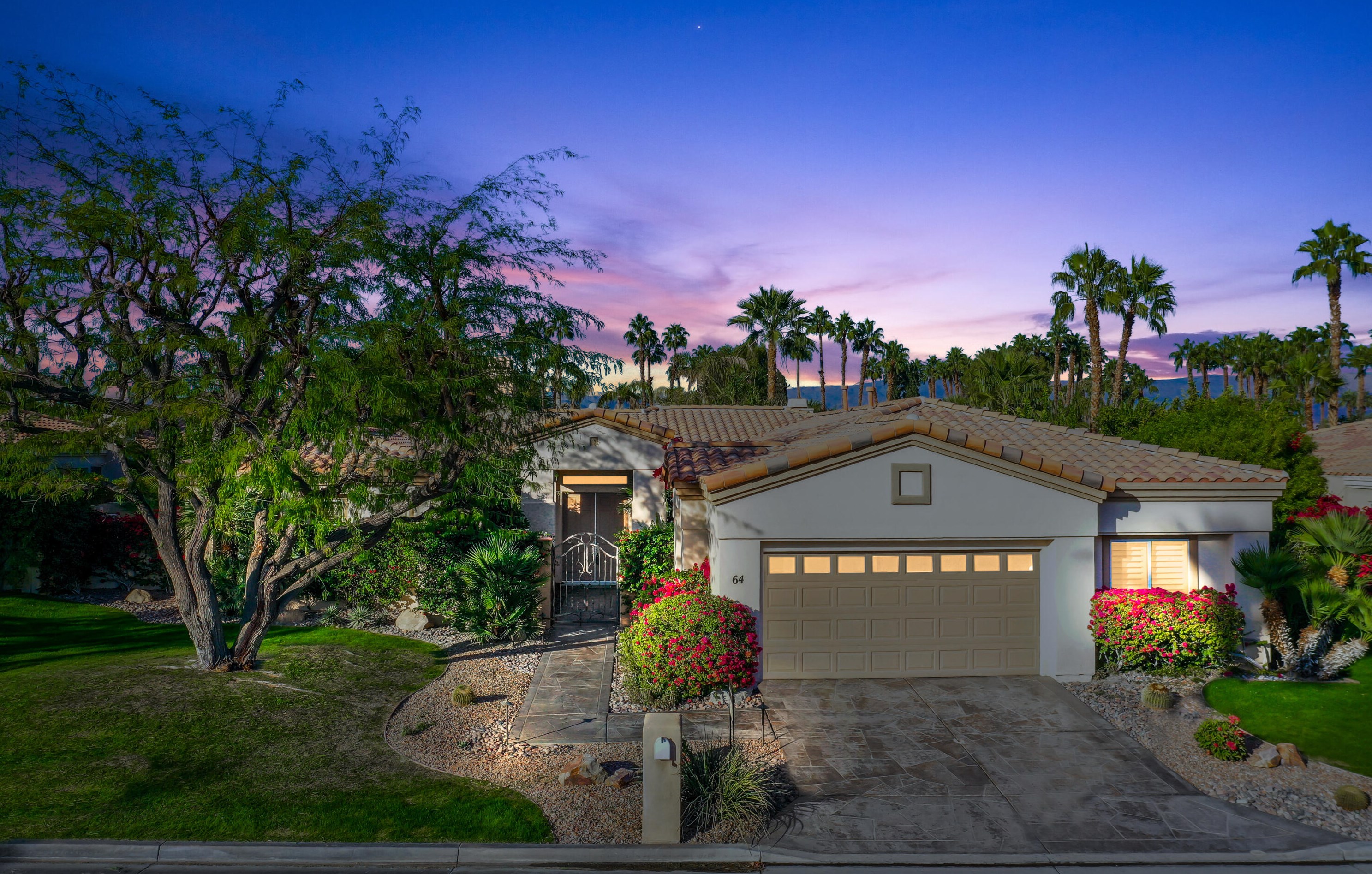 64 Laken Ln, Palm Desert, CA 92211-8956
