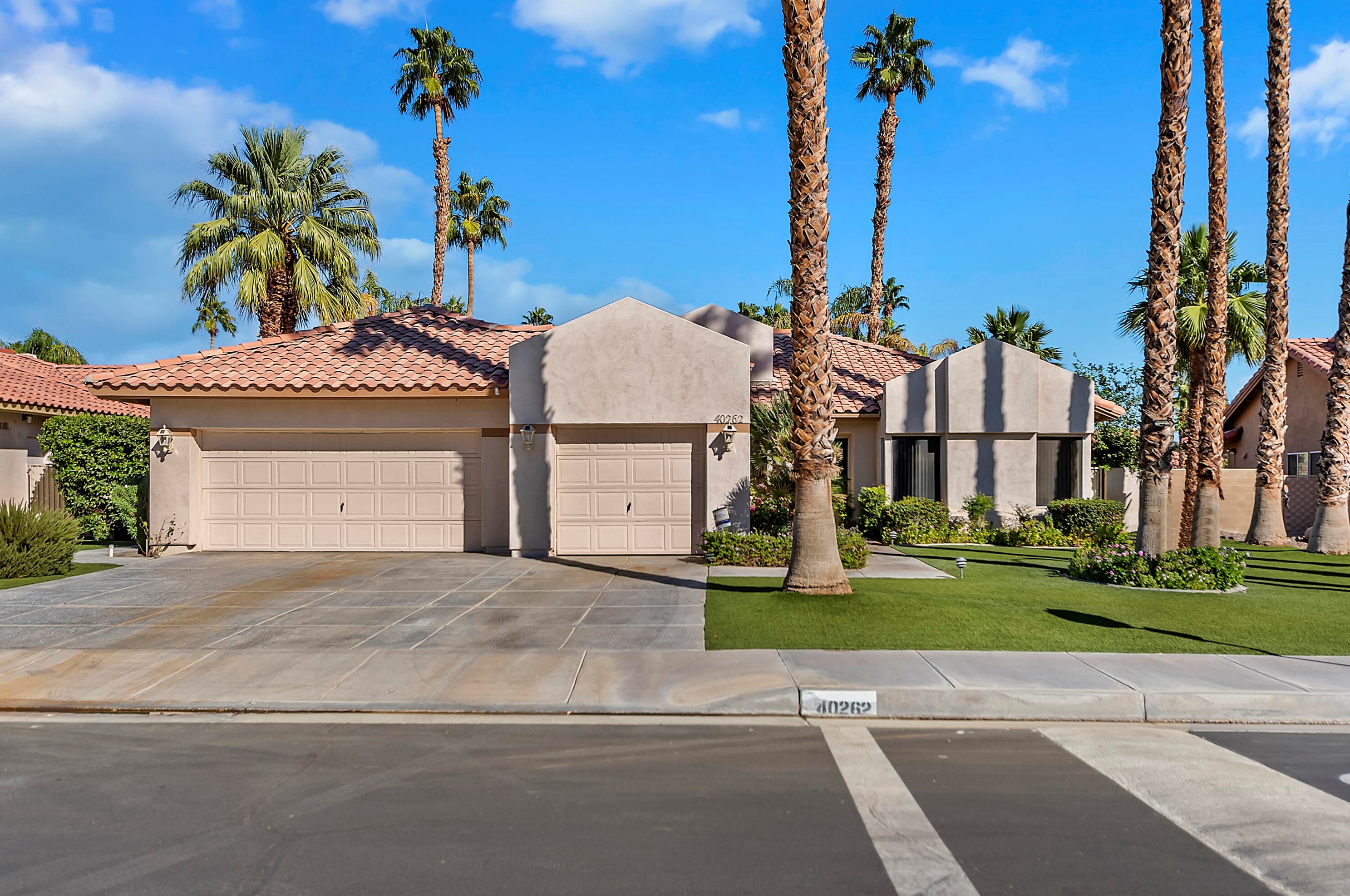 40262 Barington Dr, Palm Desert, CA 92211-0427
