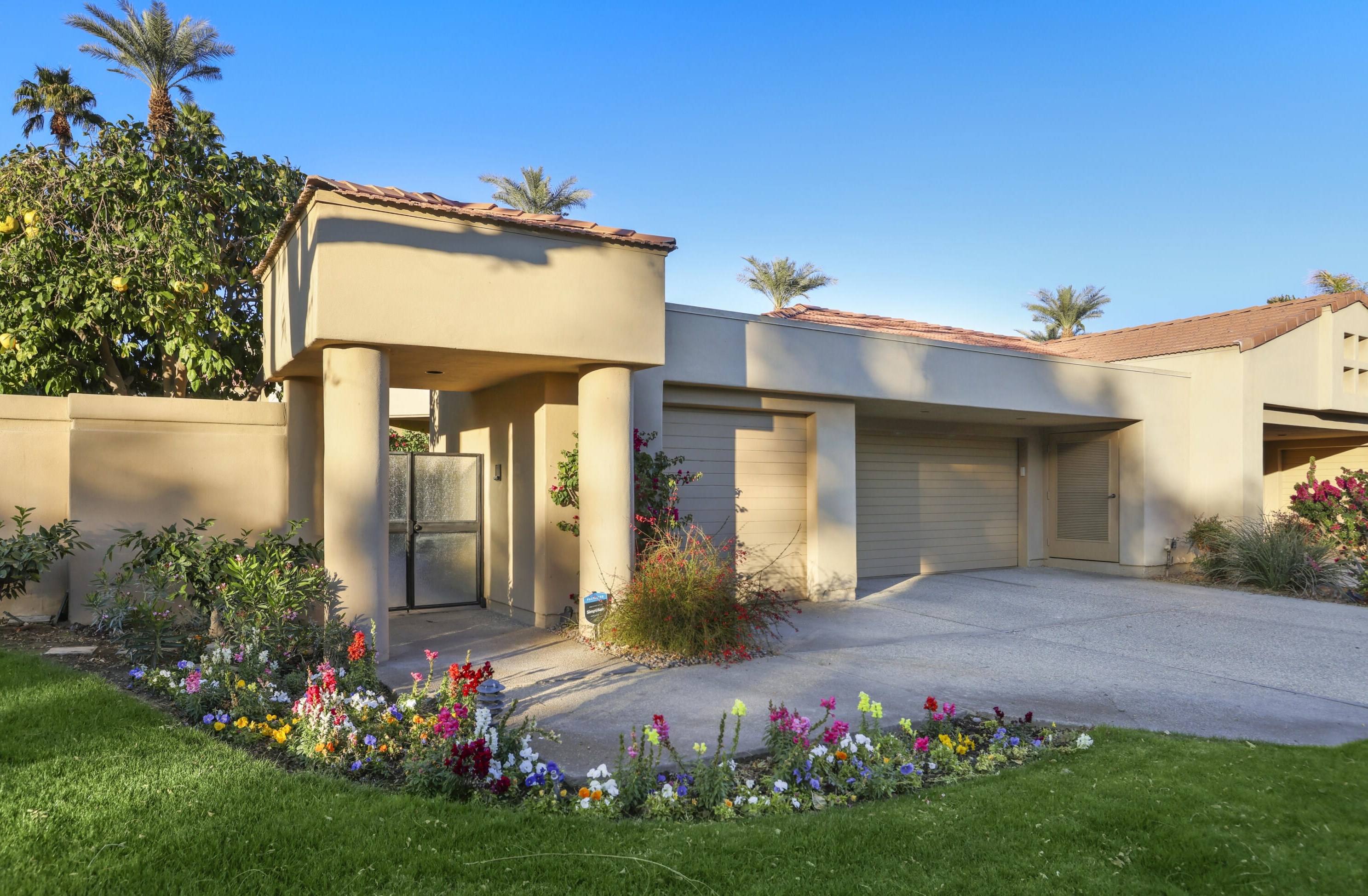 75220 Inverness Dr, Palm Desert, CA 92210-7636